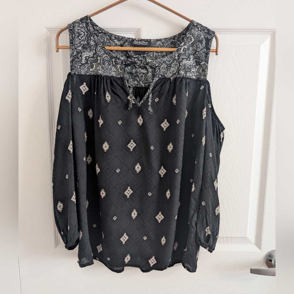 Lucky Brand Boho Top Black Cold Shoulder V-Neck size M